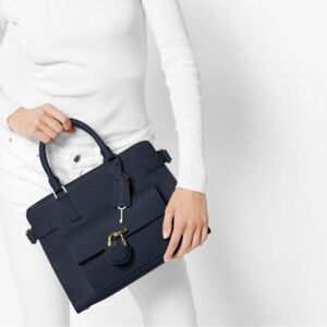 EUC Michael Kors Emma Saffiano Leather
Satchel (MK5007)